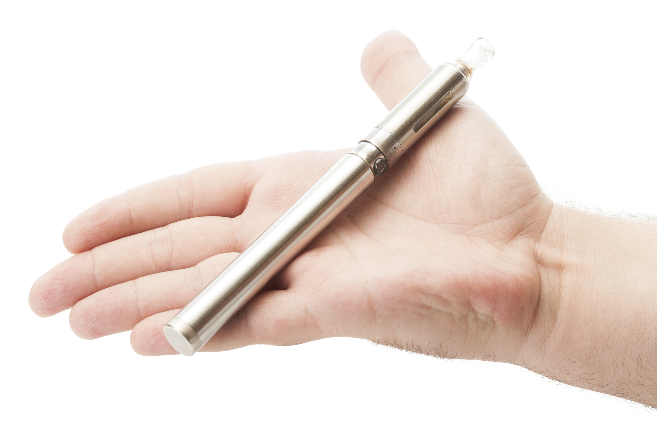 Cigarette électronique dans une main